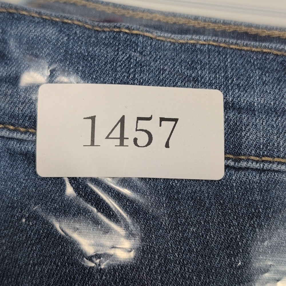 Gloria Vanderbilt Amanda Slimming Tapered Leg Jeans Blue 18W Short NWT - Picture 13 of 13